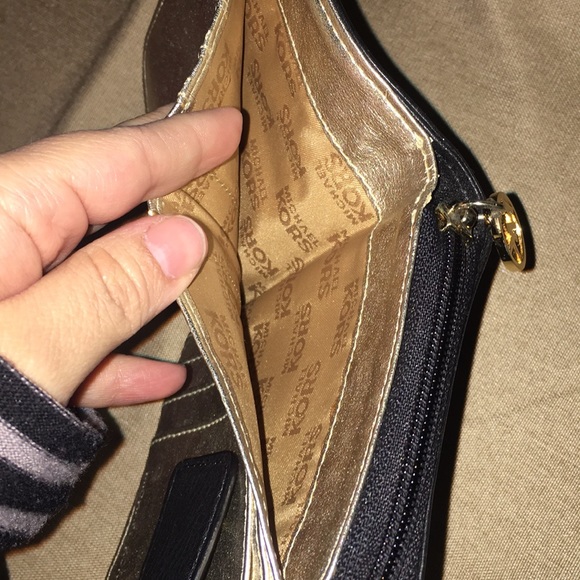 Authentic Michael Kors Wallet - Picture 3 of 5